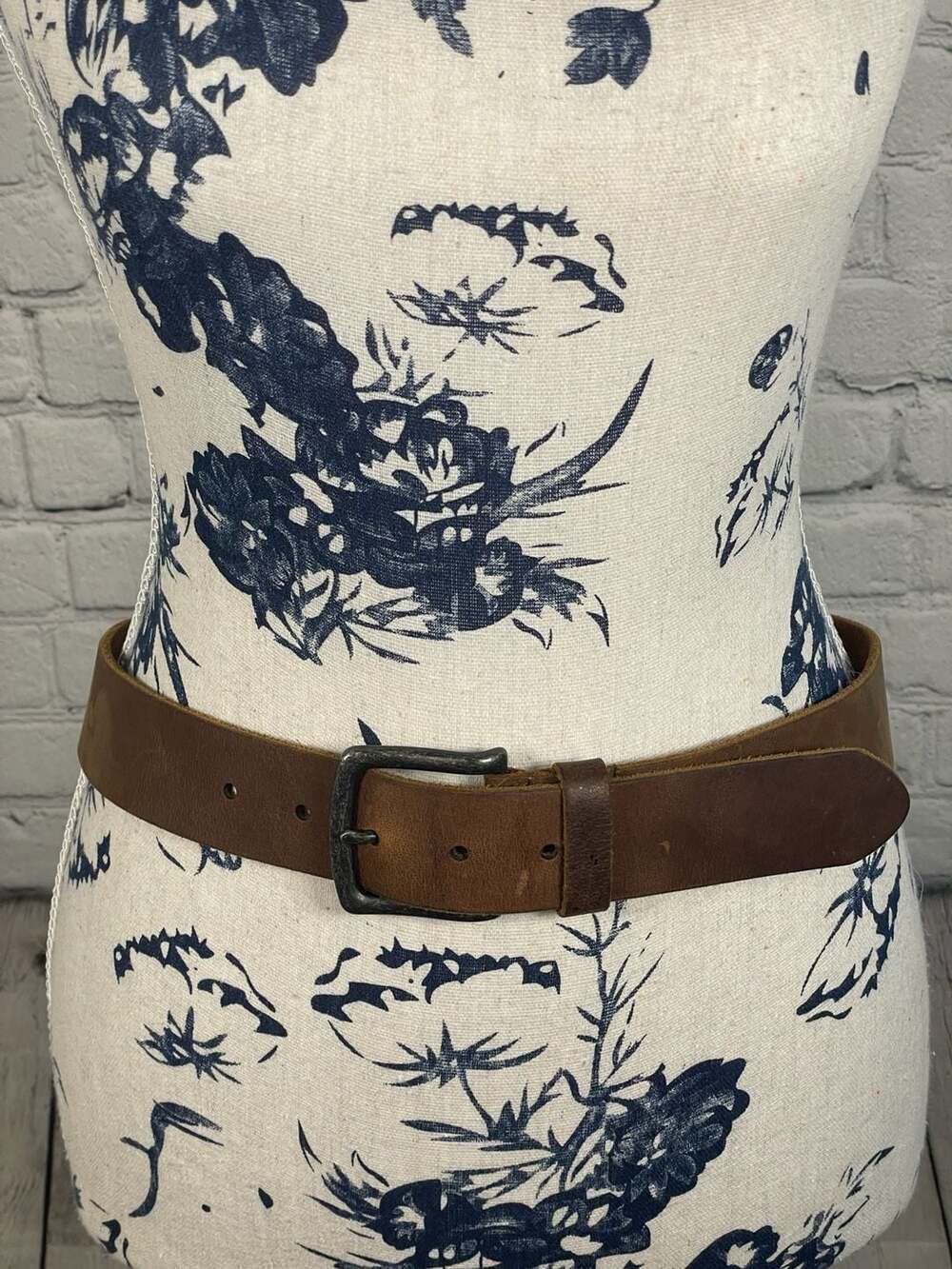 American Eagle Outfitters 36” Brown Genuine Leather Belt with Classic Buckle